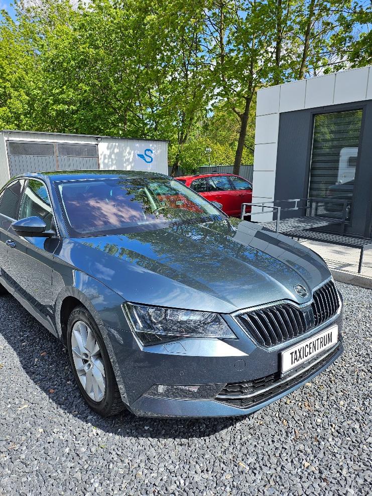 PRONÁJEM - Škoda Superb III