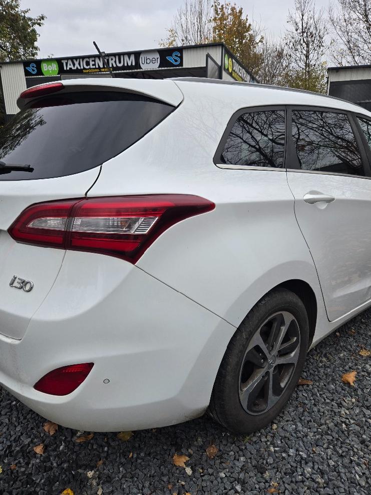 PRONÁJEM - TAXI HYUNDAI i30